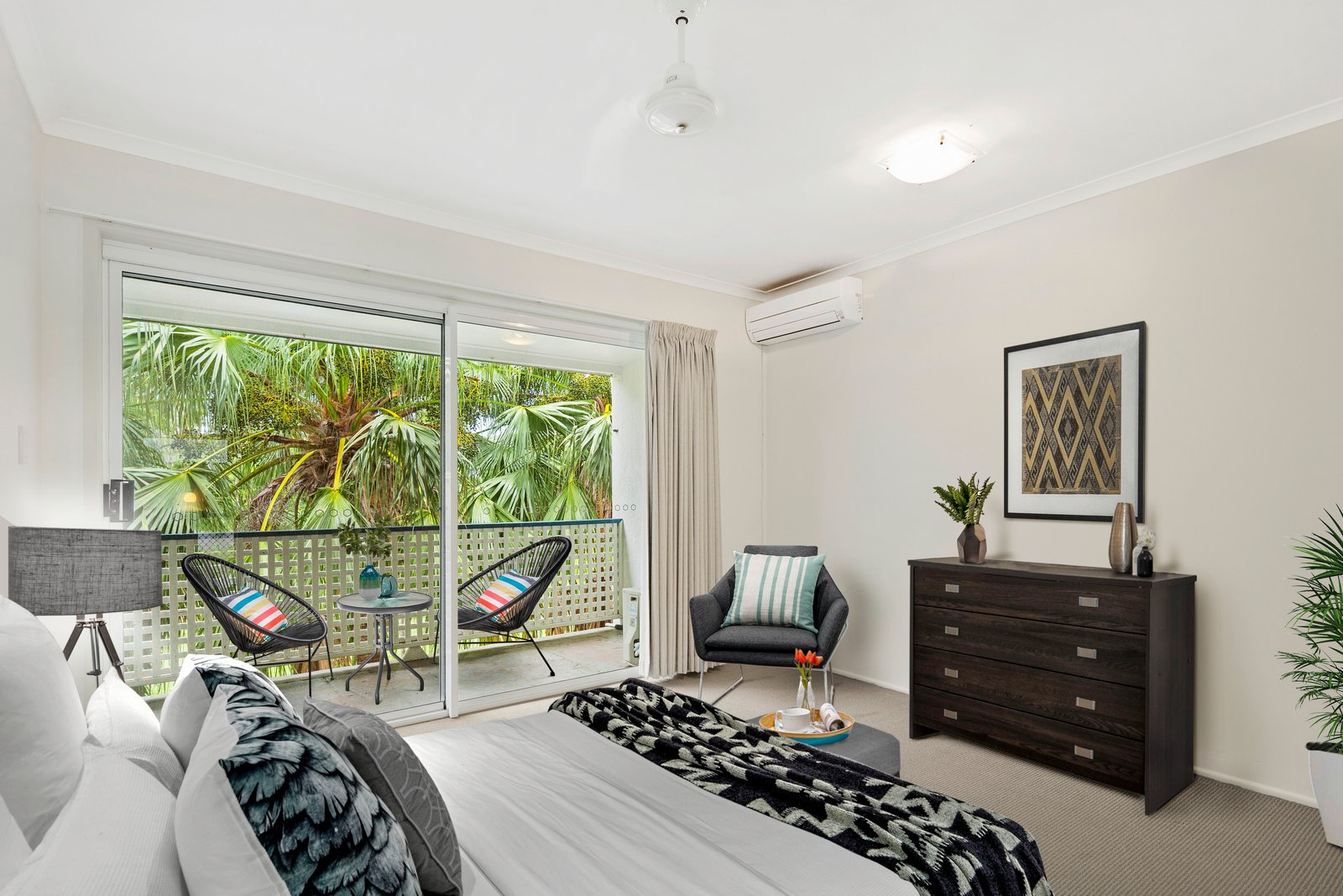 2/15 Tropic Road CANNONVALE 2