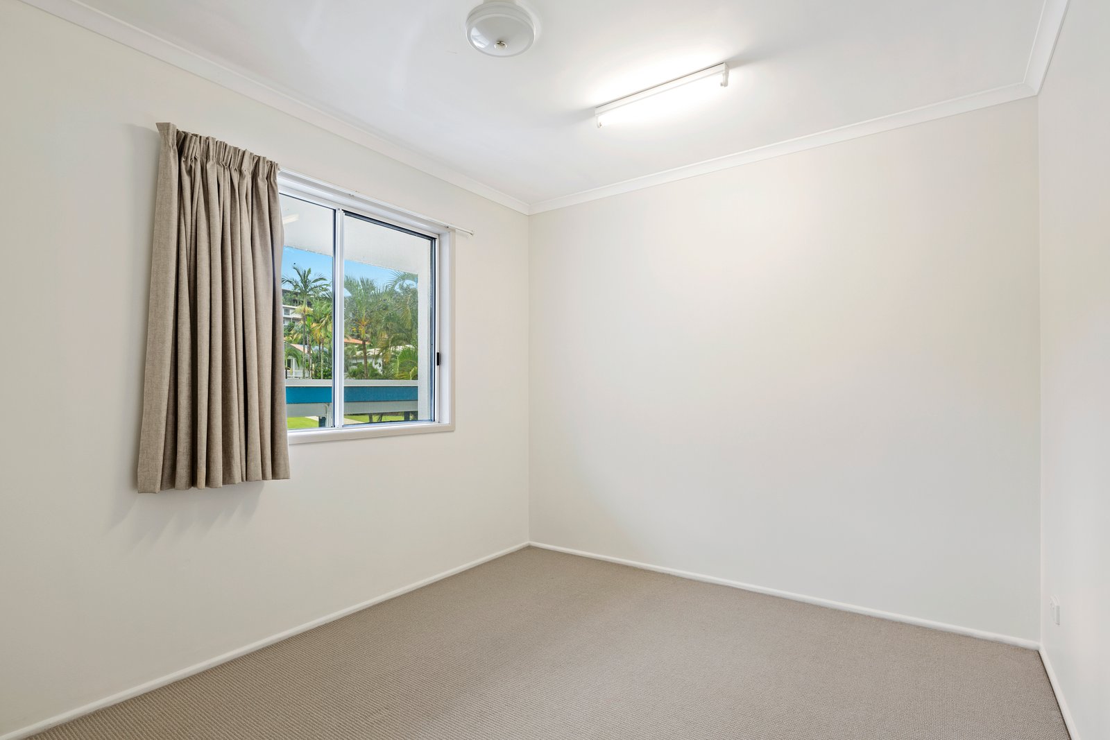 2/15 Tropic Road CANNONVALE 6