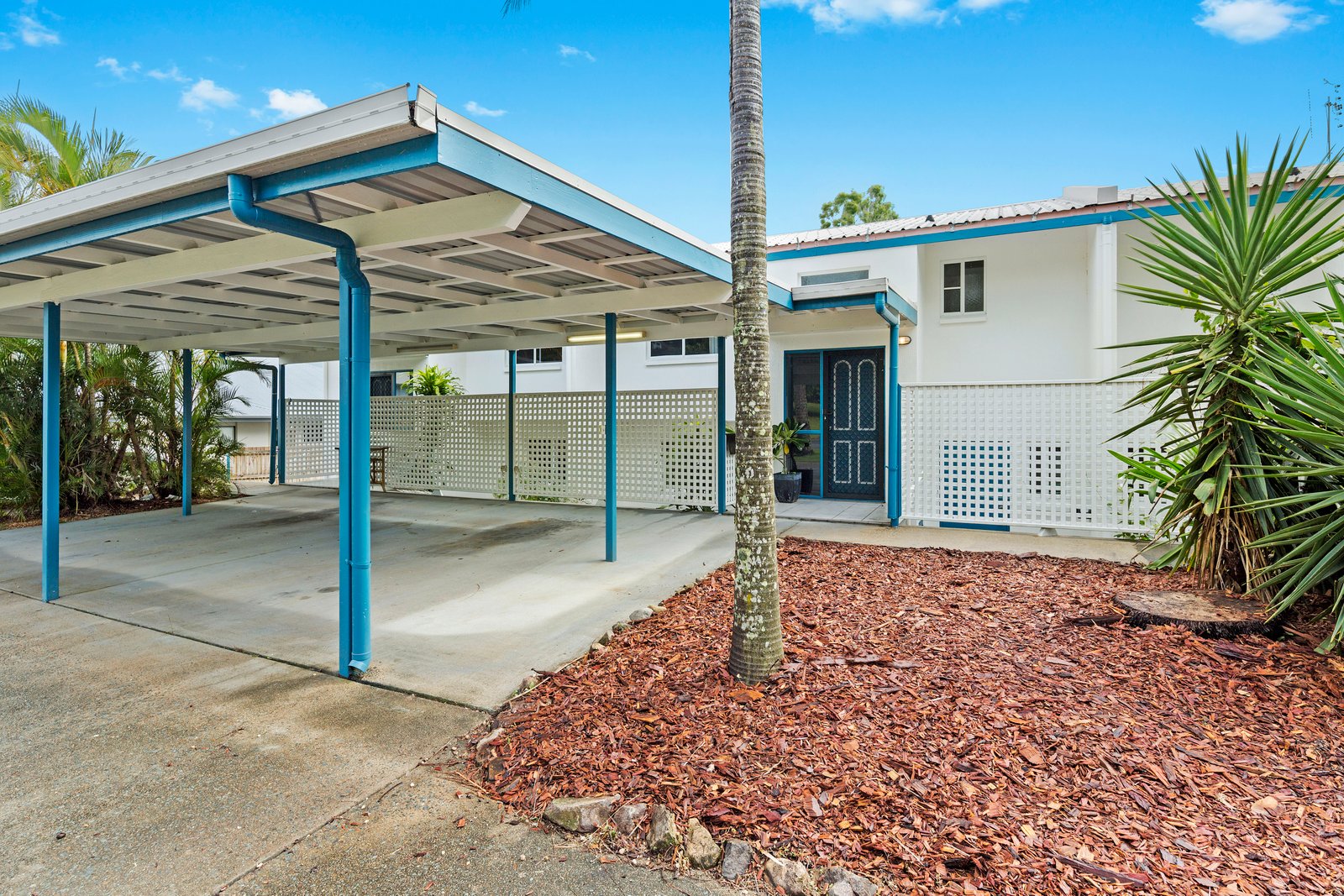 2/15 Tropic Road CANNONVALE 12