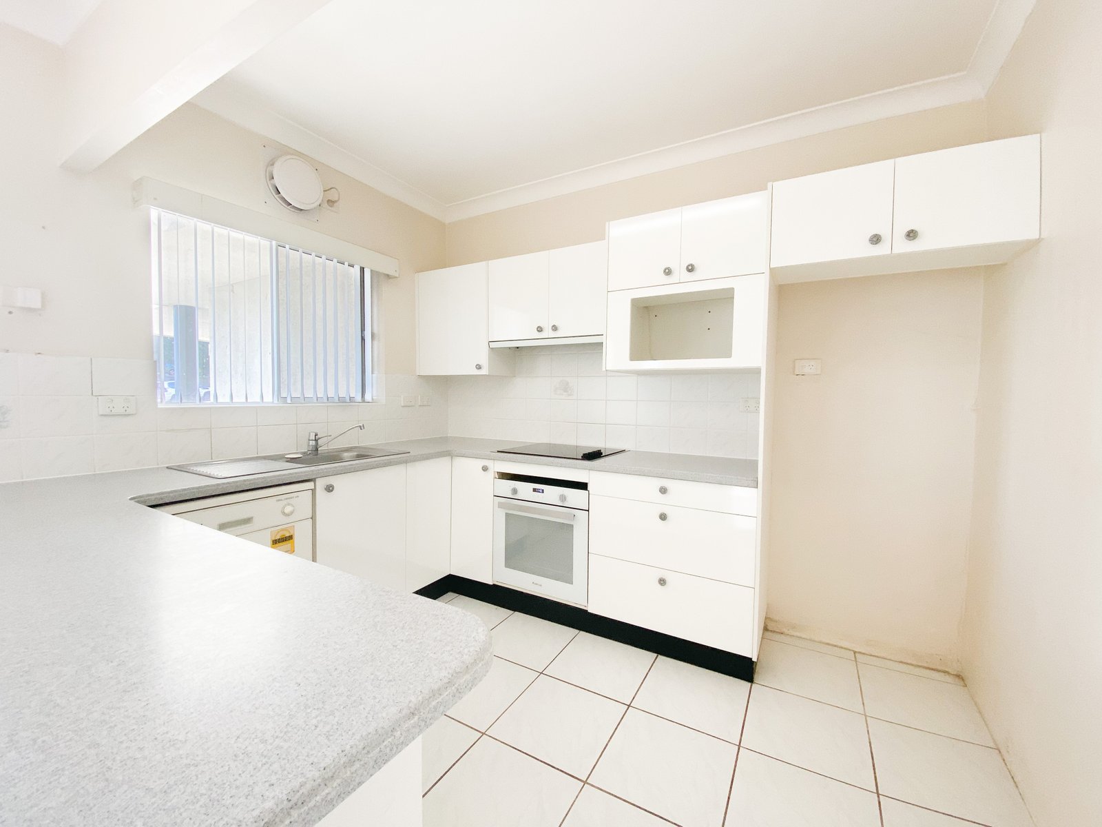 2/15 Victoria Pde  NELSON BAY 5