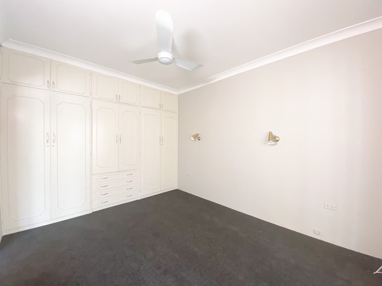 2/15 Victoria Pde  NELSON BAY 9