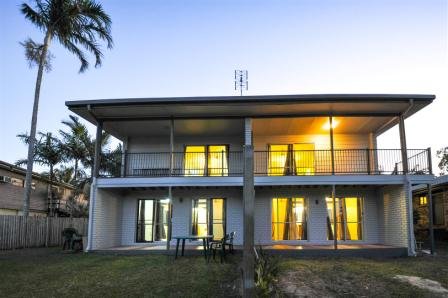 2/15 Woomerah Avenue CANNONVALE 2