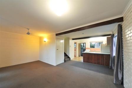 2/15 Woomerah Avenue CANNONVALE 4