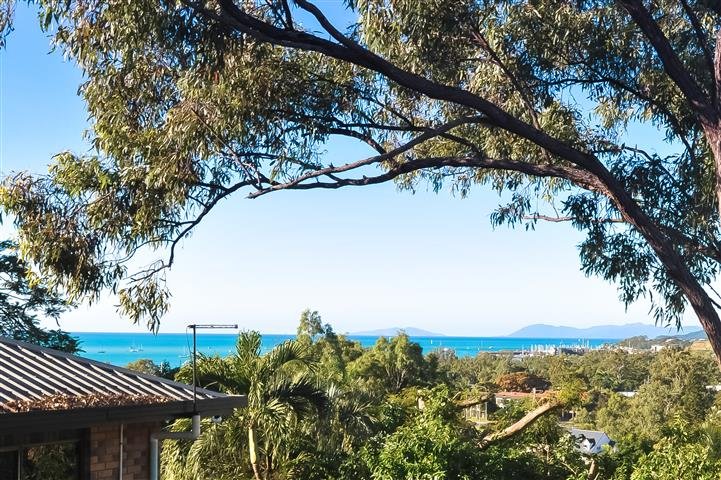 2/15 Woomerah Avenue CANNONVALE 11