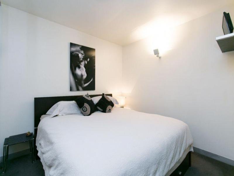 Gallery: 215/1 Danks Street