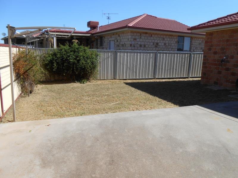 2/151 Garden Street TAMWORTH 8