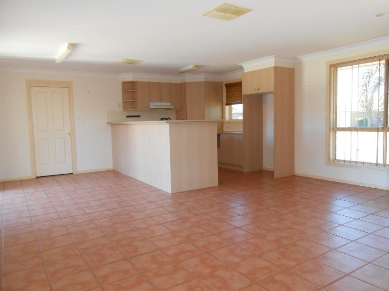 2/151 Garden Street TAMWORTH 2