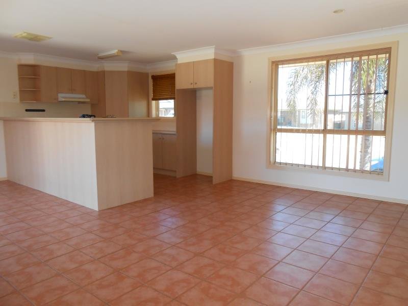 2/151 Garden Street TAMWORTH 6