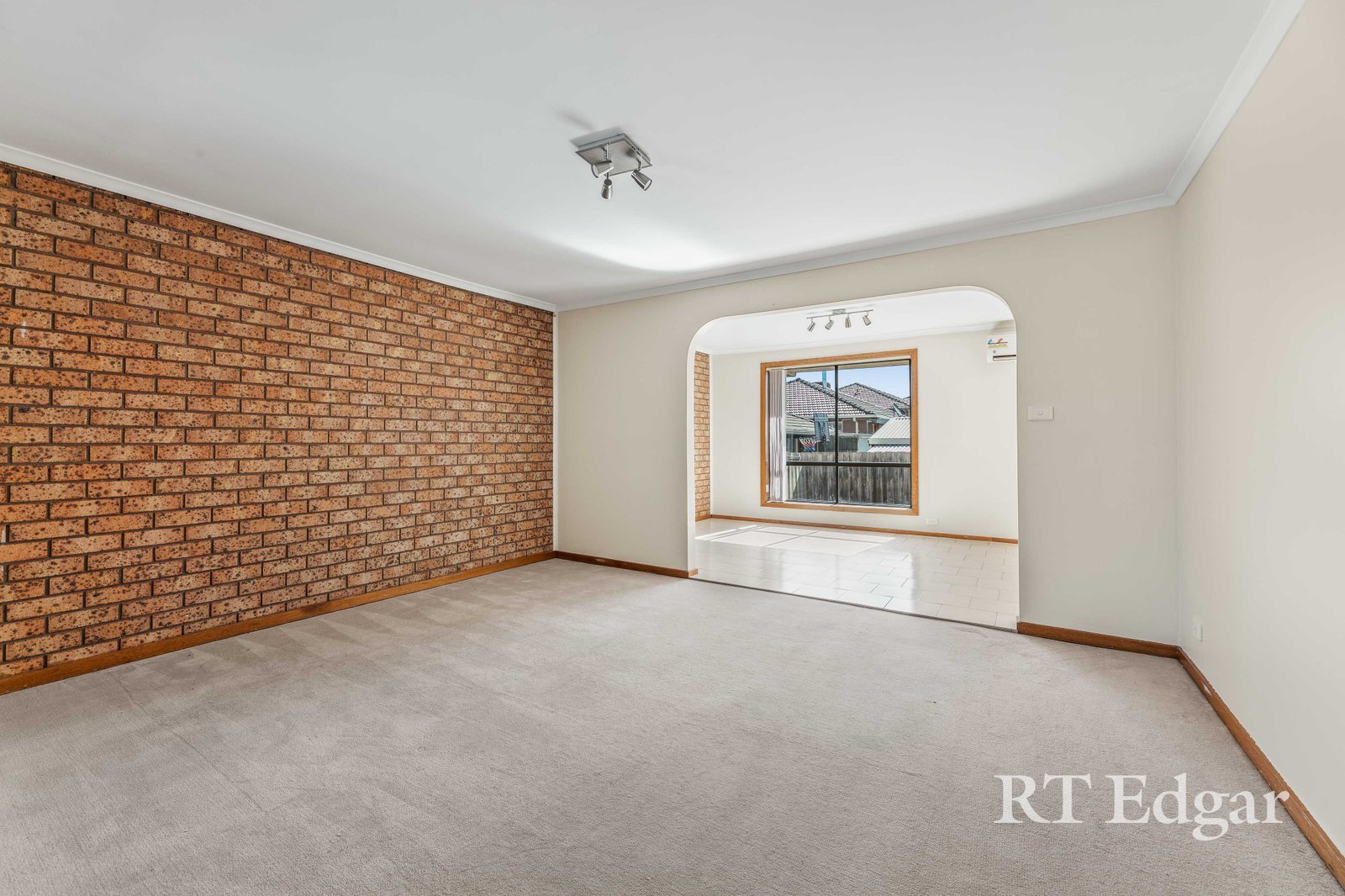 Real Estate and Property in 2/152 Victoria Drive, Thomastown, VIC