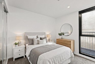 Gallery: 215/248 Bay Road