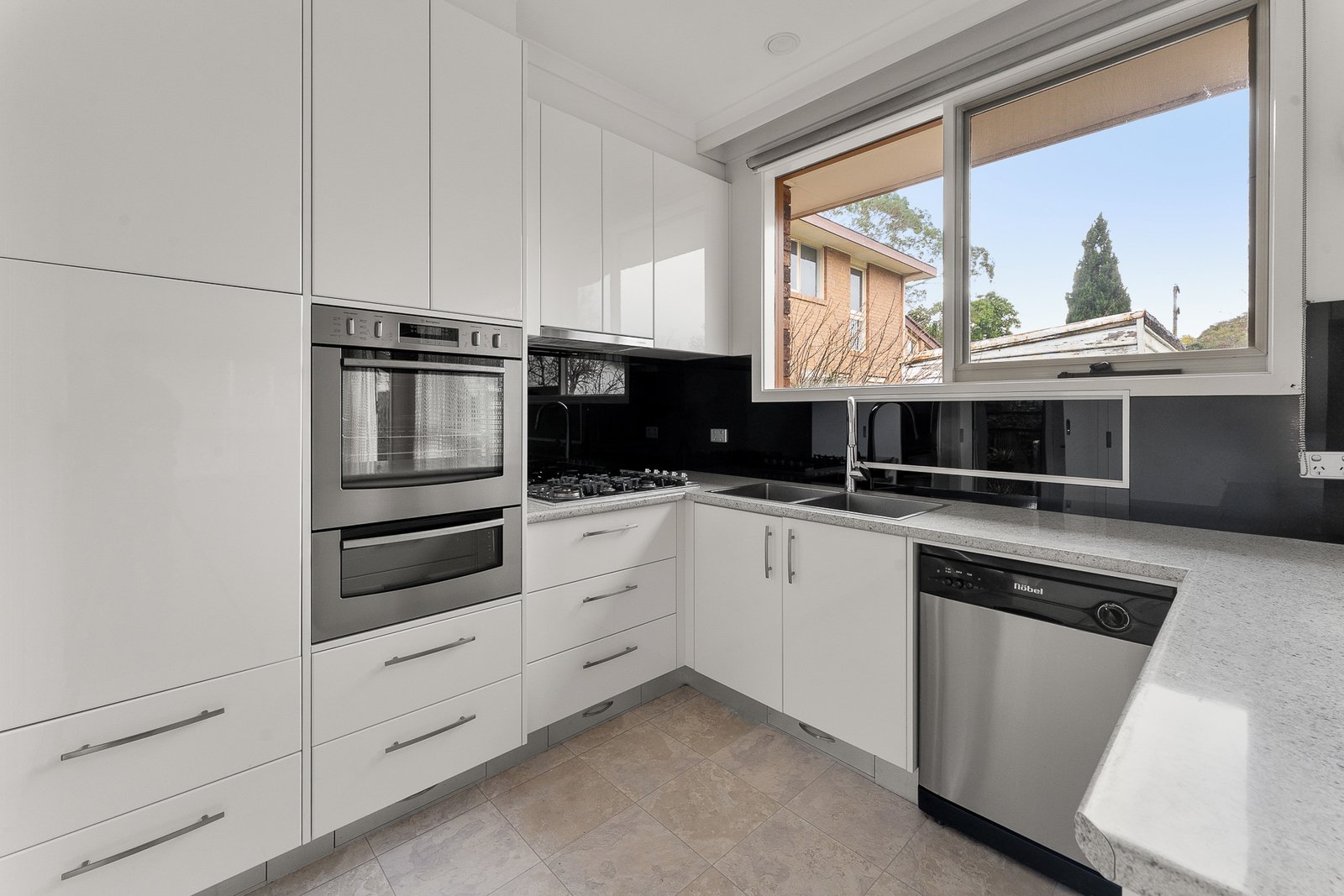 Gallery: 2/155 Orrong Road