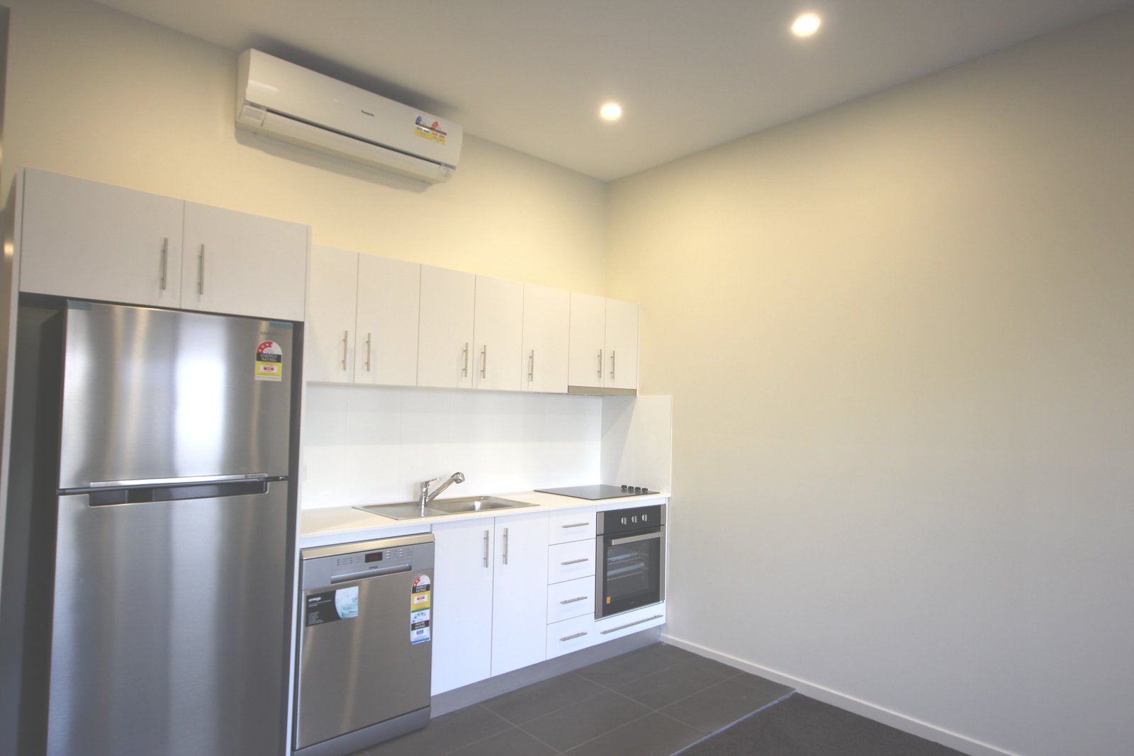 2/156 Railway Parade KOGARAH 1