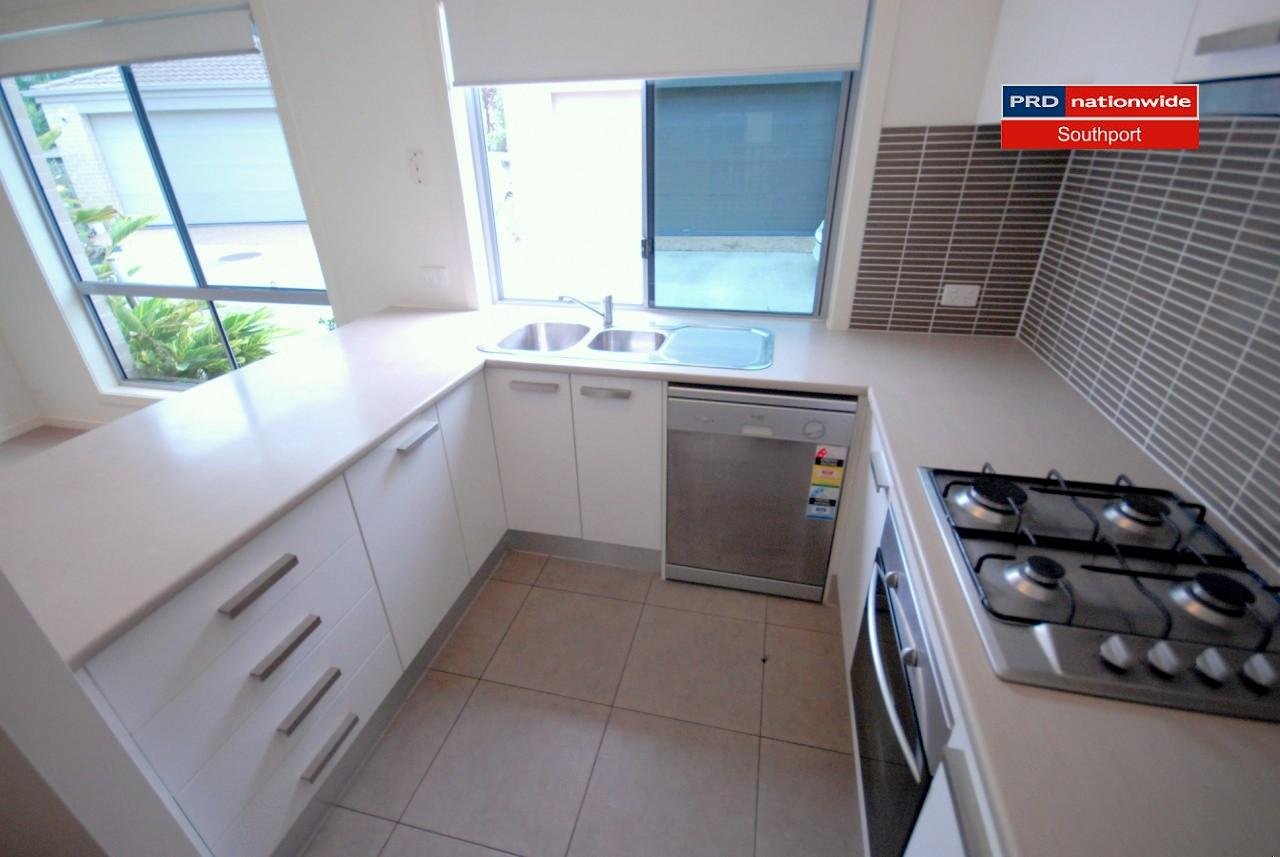 2/16-18 Geoff Wolter Drive MOLENDINAR 1