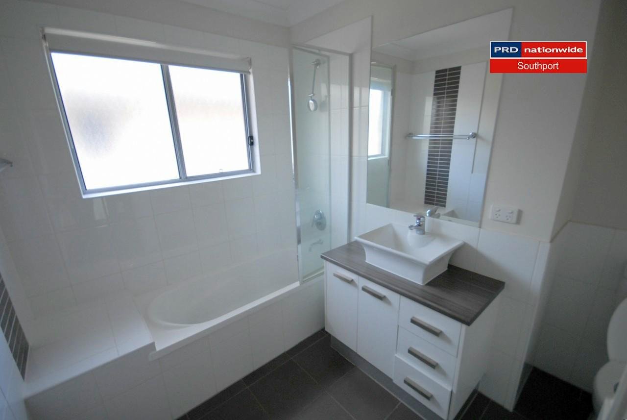 2/16-18 Geoff Wolter Drive MOLENDINAR 7