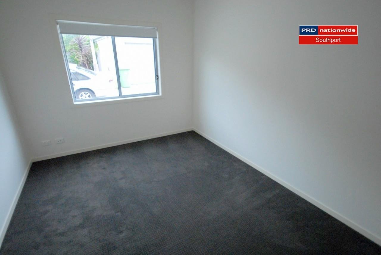 2/16-18 Geoff Wolter Drive MOLENDINAR 9