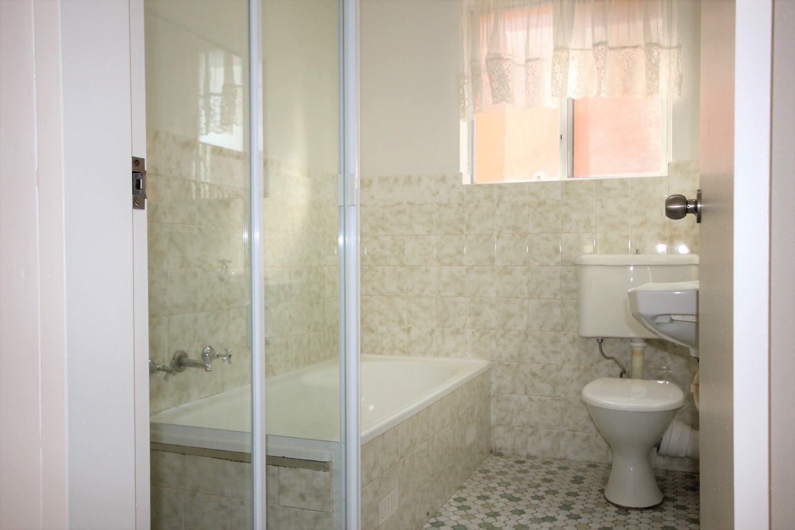2/16-22 Guinea Street KOGARAH 4