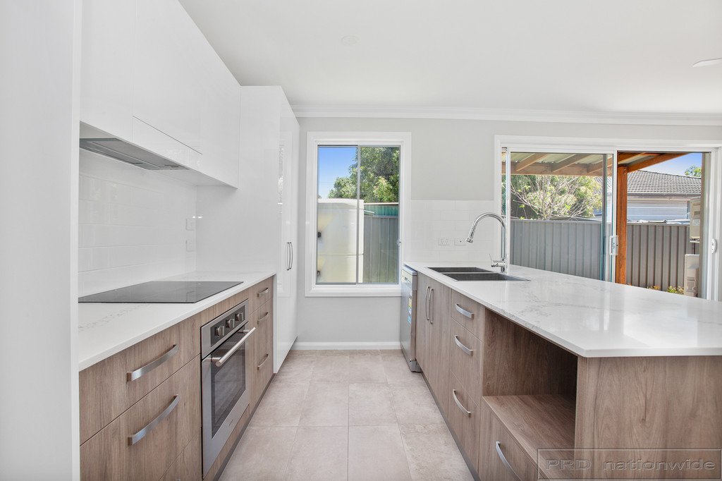 2/16 Addison Street BERESFIELD 2
