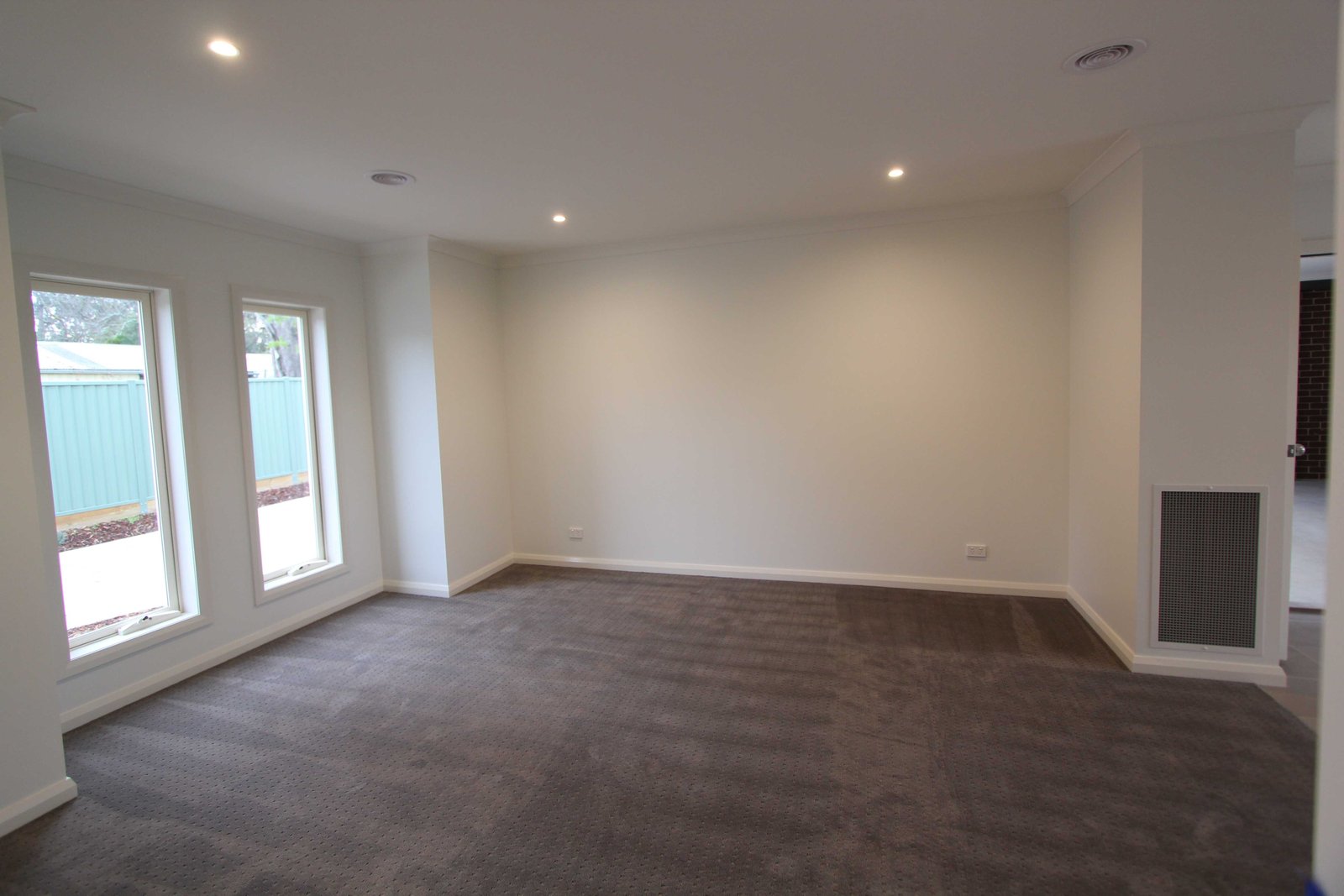 2/16 Alexander Avenue LAKE WENDOUREE 2