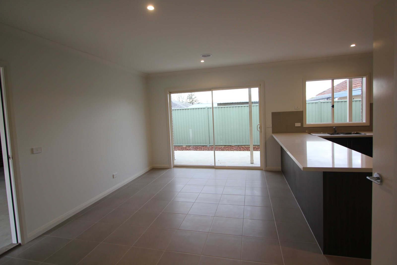 2/16 Alexander Avenue LAKE WENDOUREE 3