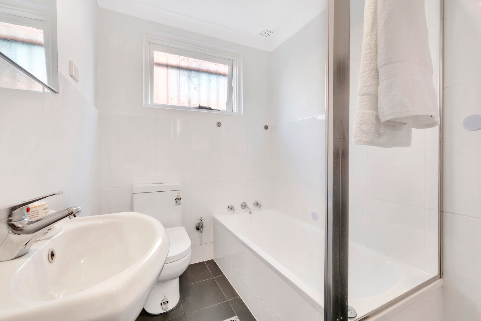 2/16 Brittain Crescent HILLSDALE 6