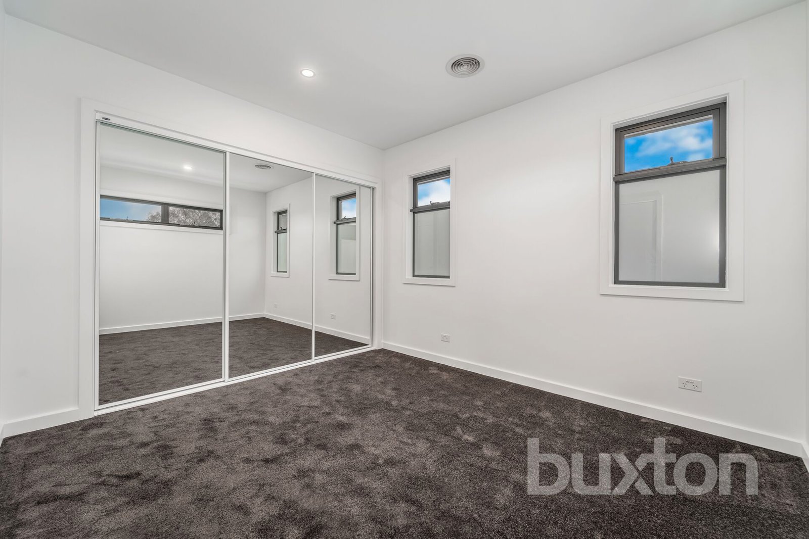 Gallery: 2/16 Coane Street
