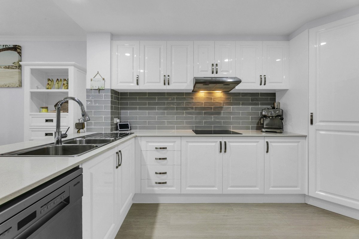 2/16 Djerral Avenue Burleigh Heads 6