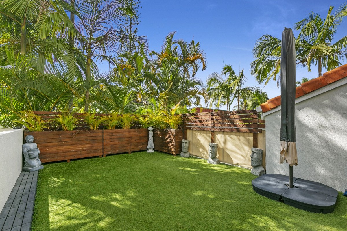 2/16 Djerral Avenue Burleigh Heads 11