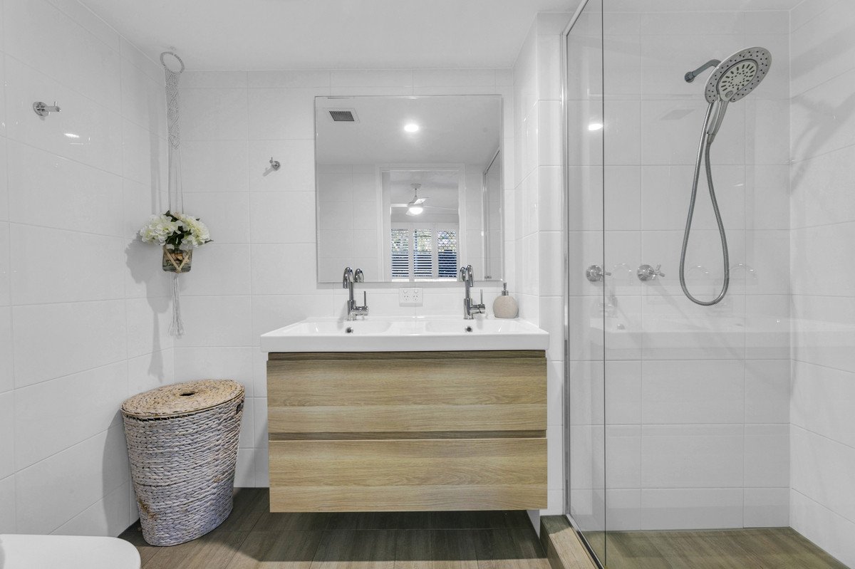 2/16 Djerral Avenue Burleigh Heads 13