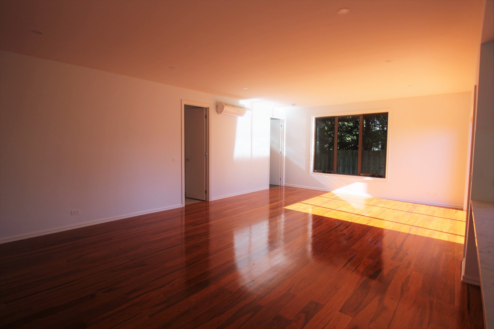Gallery: 2/16 Eleebana Avenue