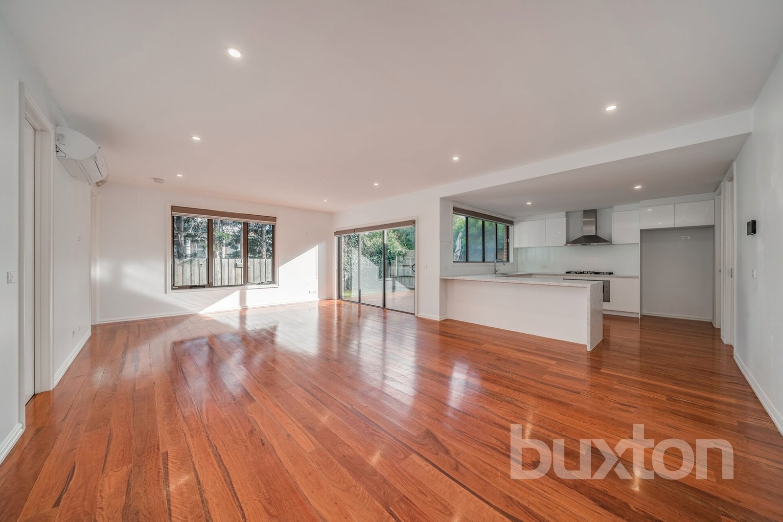 Gallery: 2/16 Eleebana Avenue