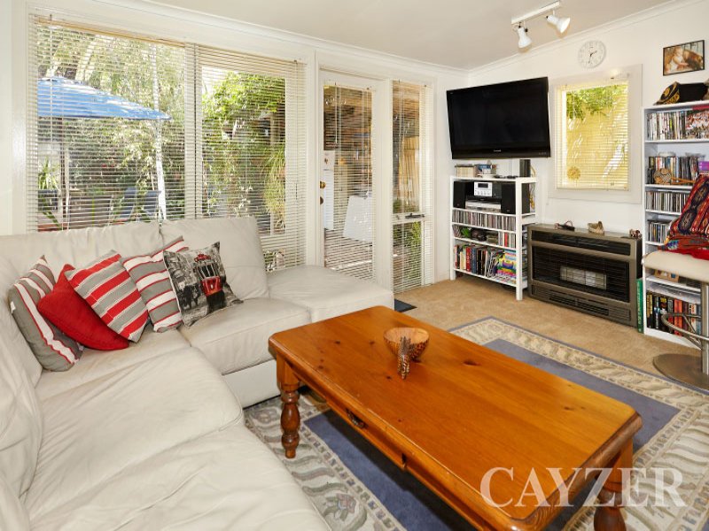 Gallery: 216 Esplanade East