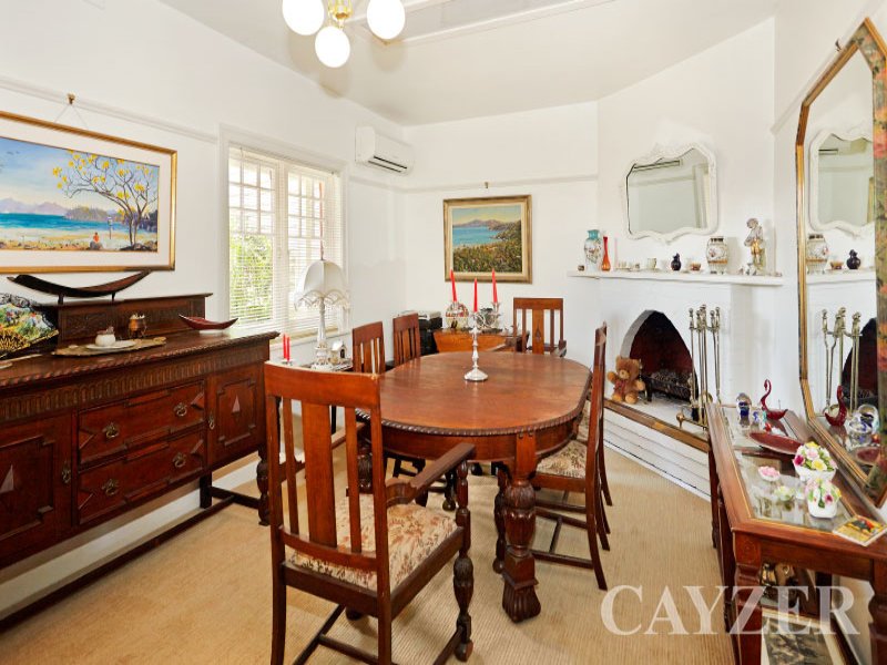 Gallery: 216 Esplanade East