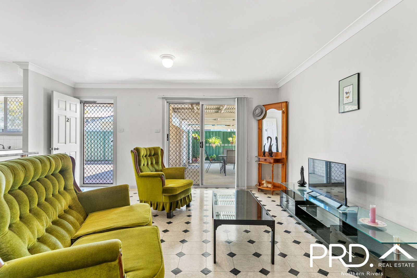 2/16 Frances Street CASINO 8