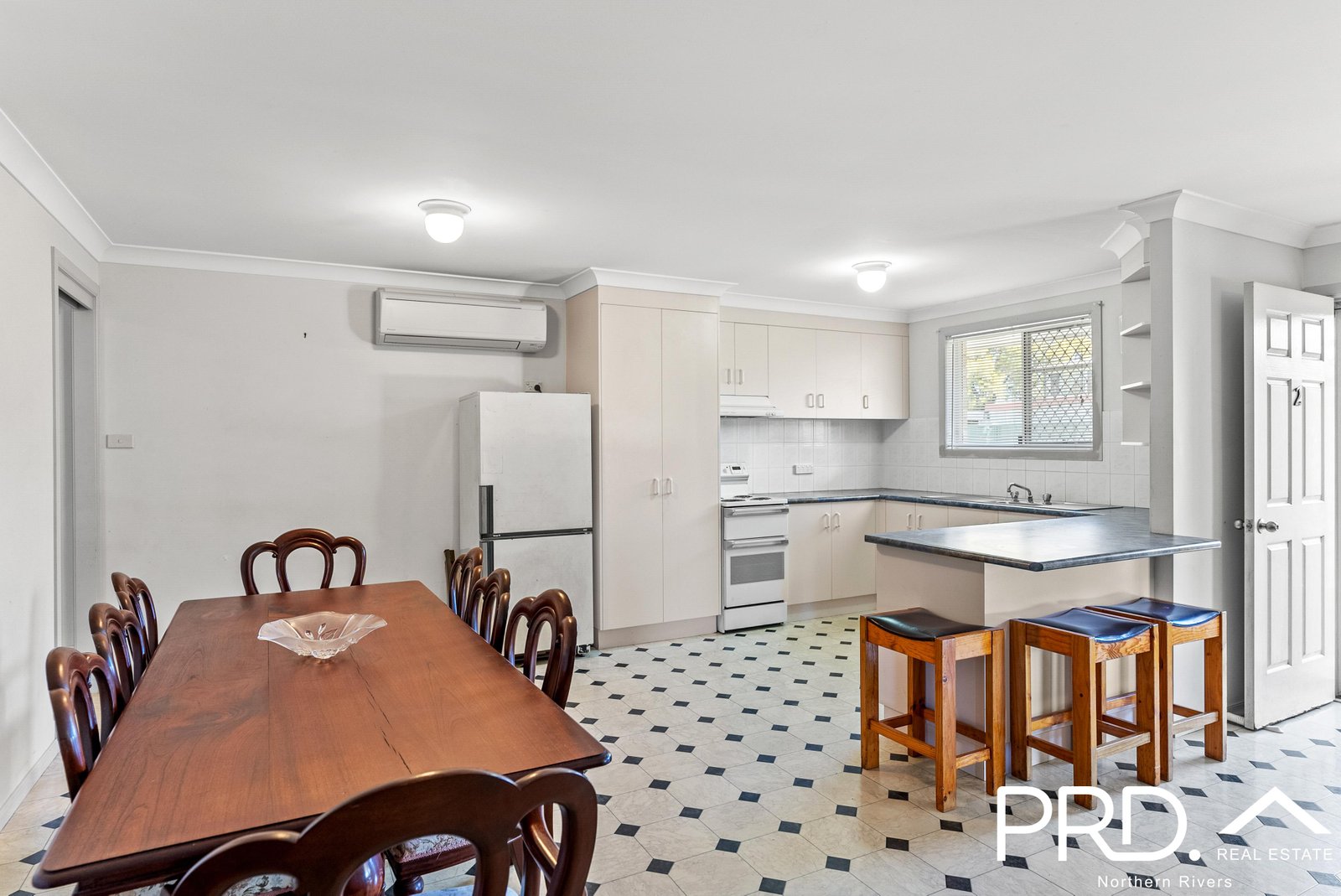 2/16 Frances Street CASINO 9