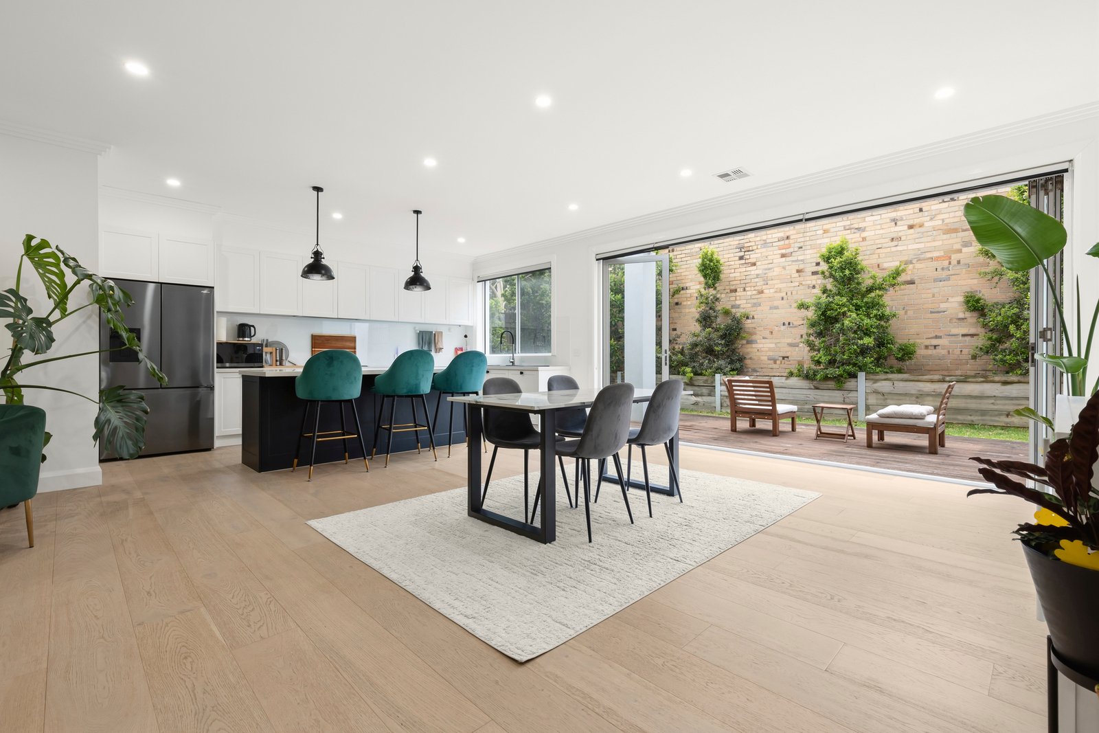 2/16 Hampshire Road, Glen Waverley, 3150