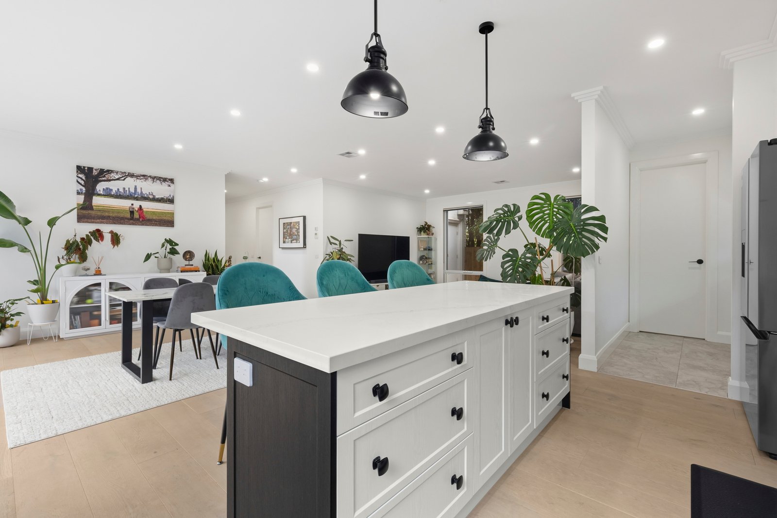 2/16 Hampshire Road, Glen Waverley, 3150