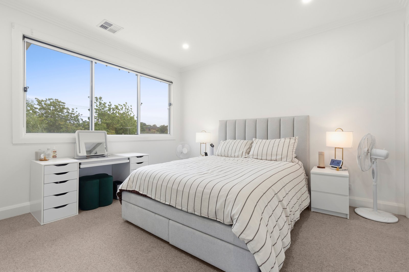 2/16 Hampshire Road, Glen Waverley, 3150