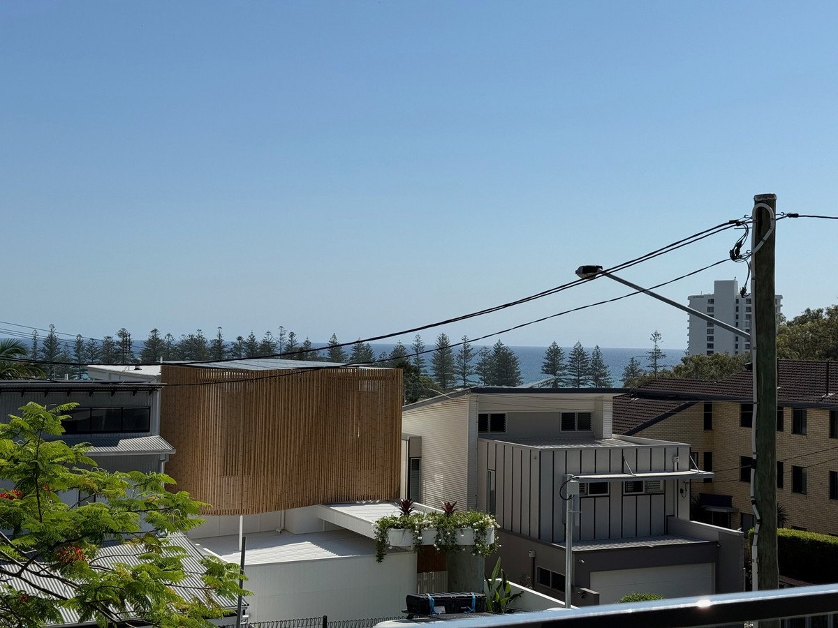 2/16 Hill Avenue Burleigh Heads 2