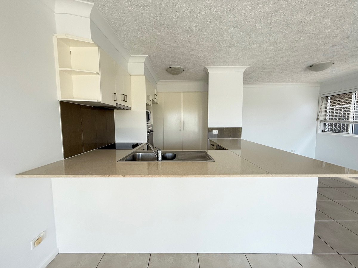 2/16 Hill Avenue Burleigh Heads 5
