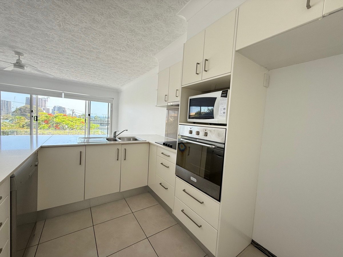 2/16 Hill Avenue Burleigh Heads 7