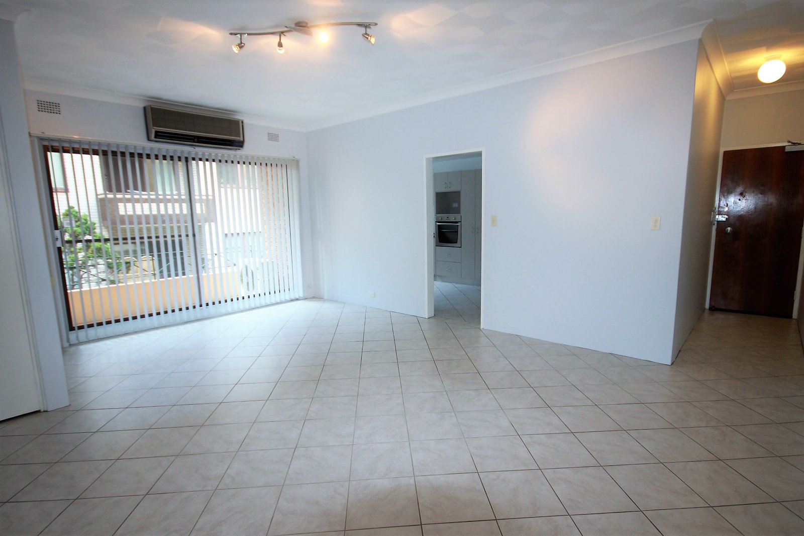 2/16 Jubilee Avenue CARLTON 3