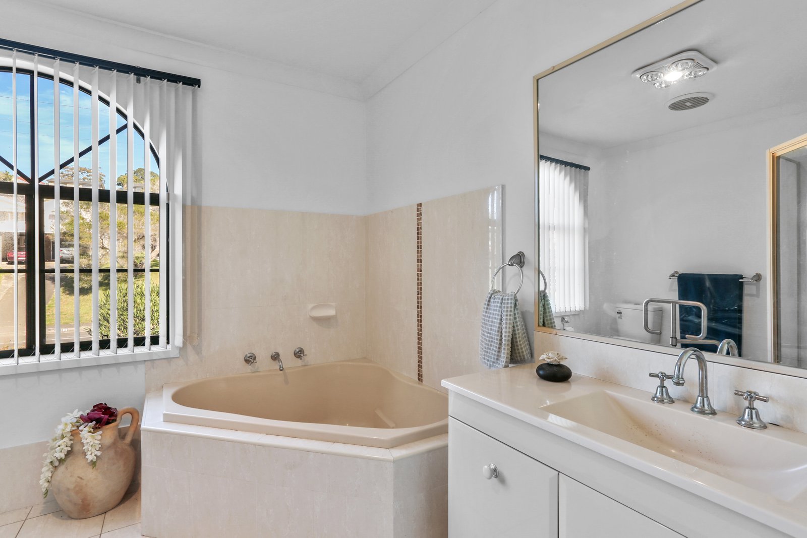 216 Kanahooka Road KANAHOOKA 12