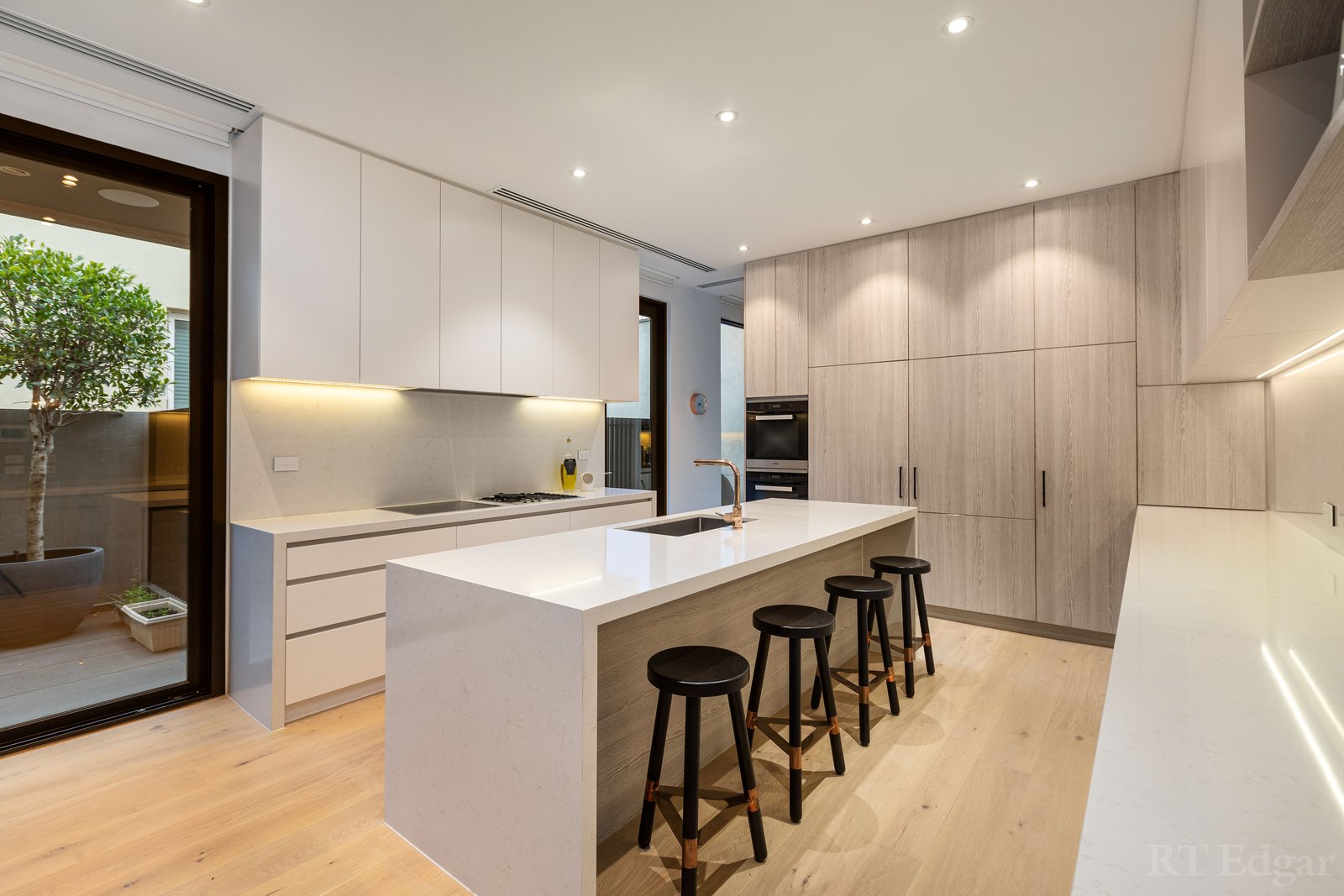 Real Estate and Property in 216 Kooyong Road, Toorak, VIC