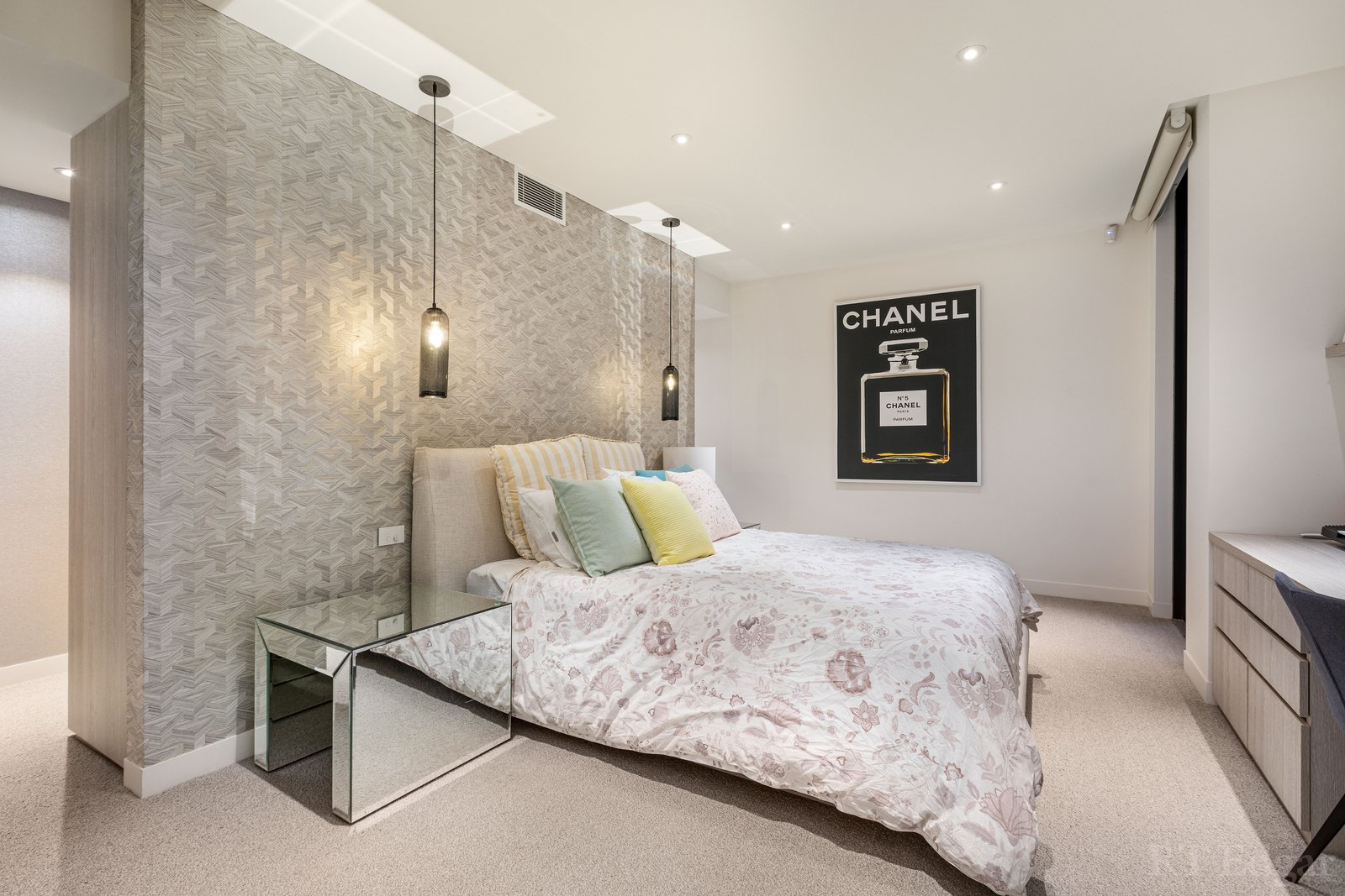 Real Estate and Property in 216 Kooyong Road, Toorak, VIC