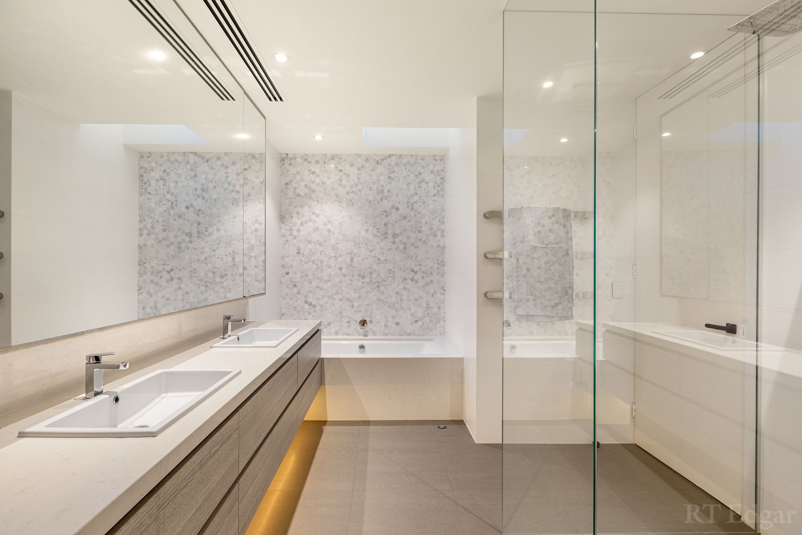 Real Estate and Property in 216 Kooyong Road, Toorak, VIC