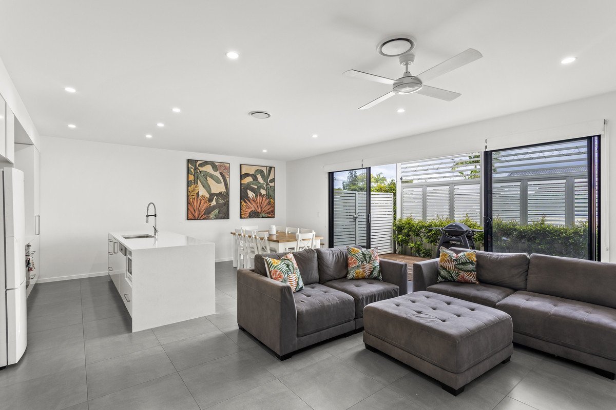 2/16 Leyte Avenue Palm Beach 9