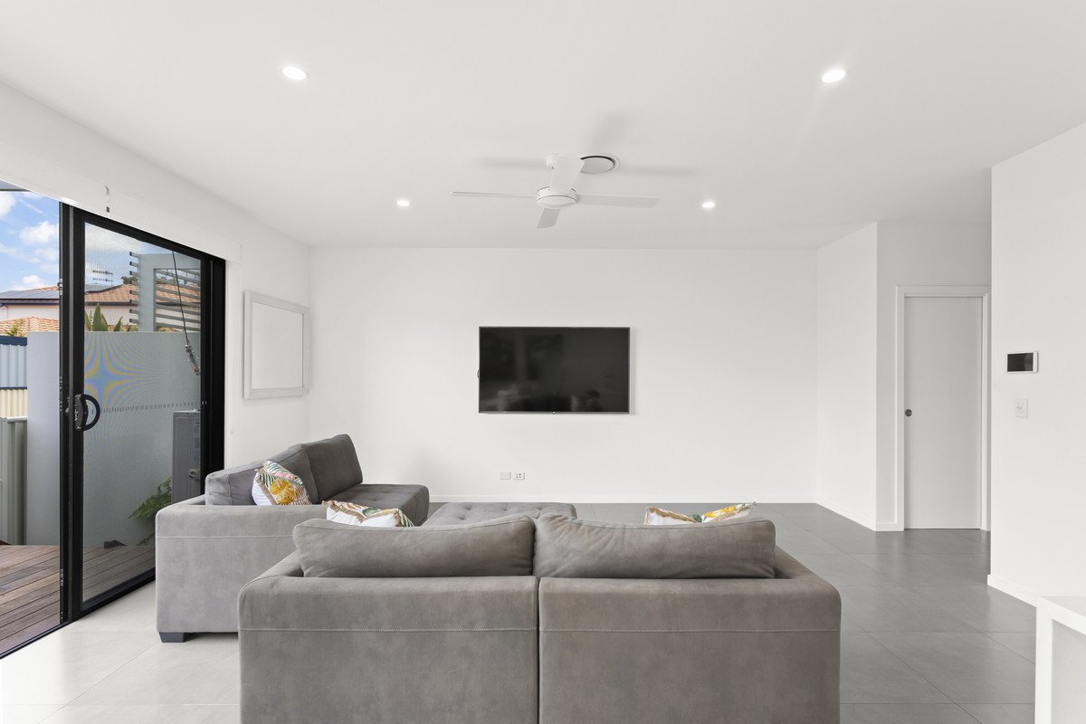 2/16 Leyte Avenue Palm Beach 10