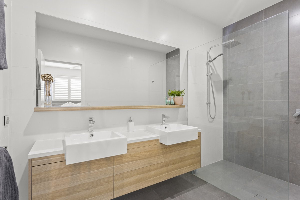 2/16 Leyte Avenue Palm Beach 13