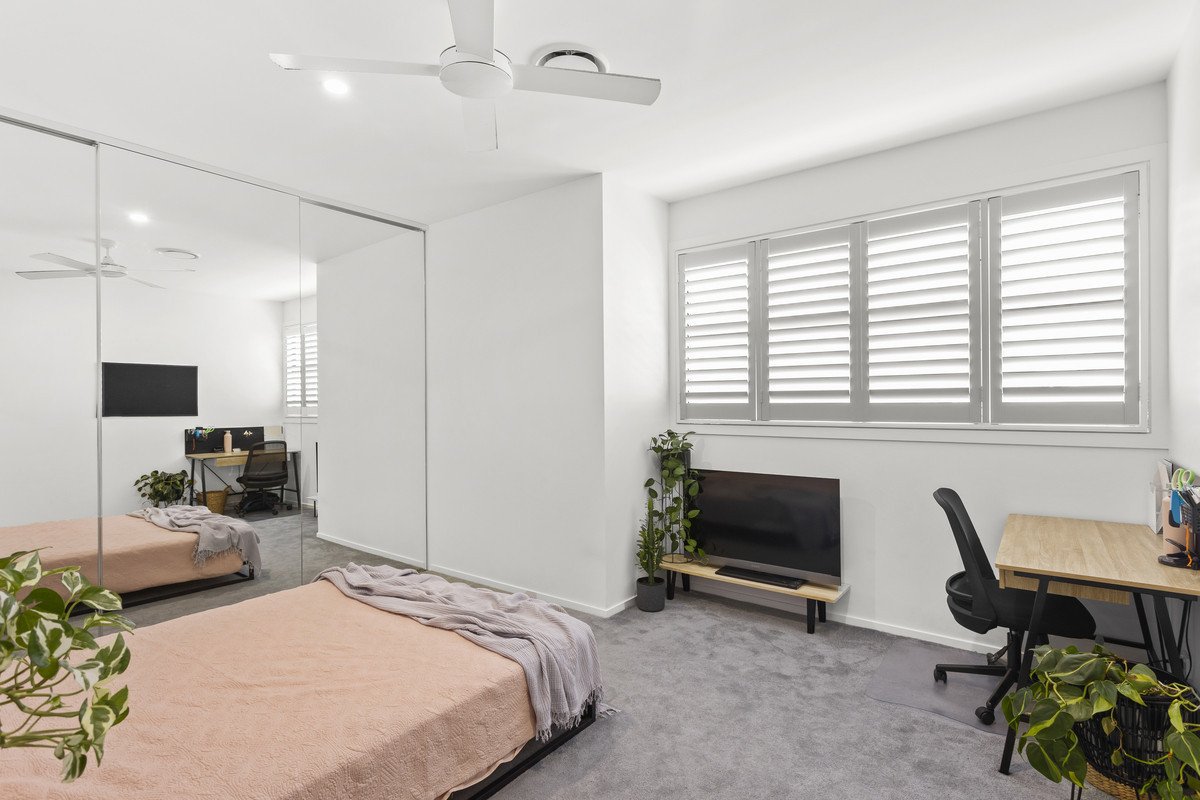 2/16 Leyte Avenue Palm Beach 18