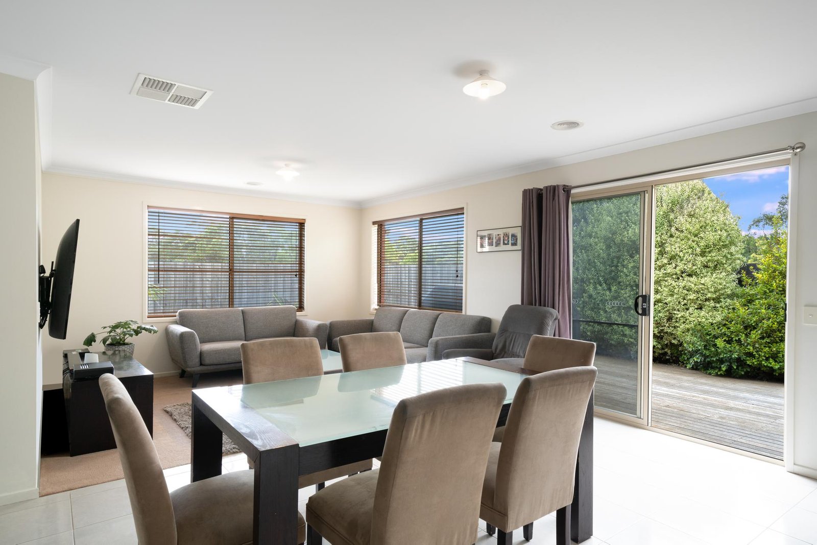 Gallery: 2/16 Martain Avenue
